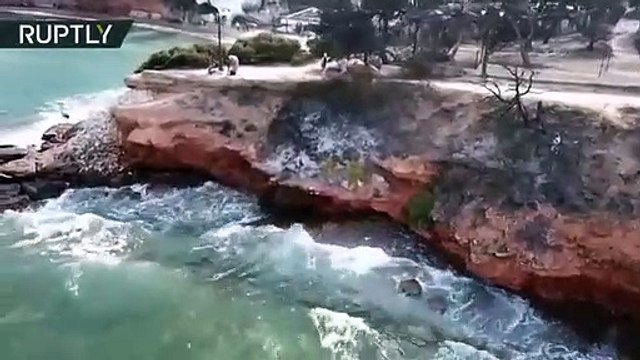 Así es la devastación de los incendios en Grecia, vista desde un dron