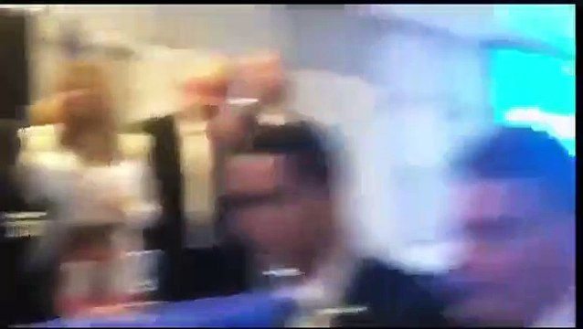 Israël: Les images de Benjamin Netanyahu évacué hier soir d'un meeting électoral à l'annonce de tirs de roquettes imminents depuis la bande de Gaza