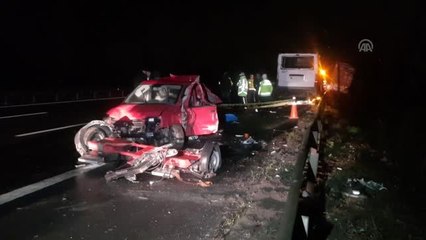 Yol kenarında patlayan lastiğini kontrol etmek isteyen sürücüye tır çarptı: 1 ölü