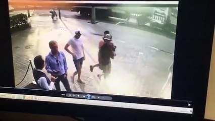 Así roban estos ladrones un reloj de 40.000 euros a plena luz del día en Barcelona