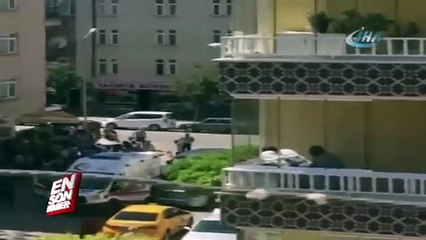 Graban la caída de este hombre que dormía en una azotea en Turquía