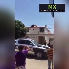 Este hombre salta hacia el cableado público para evitar ser atrapado por la policía en México