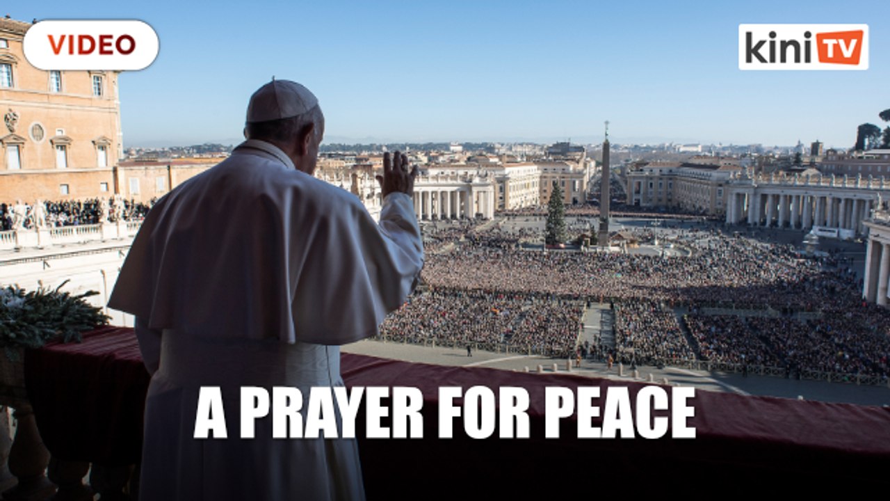 Pope prays for refugees and mirgants in Christmas address