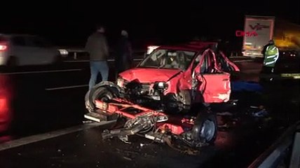 Patlayan lastiğe bakmak için durunca canından oldu