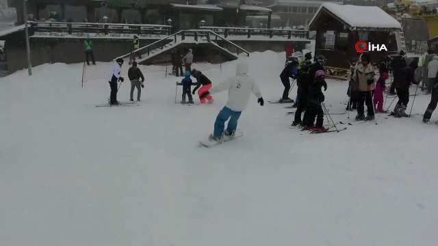 Uludağ'a binlerce yerli ve yabancı turist akın etti