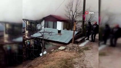 Köyde korkutan yangın...Bir ev kullanılamaz hale geldi