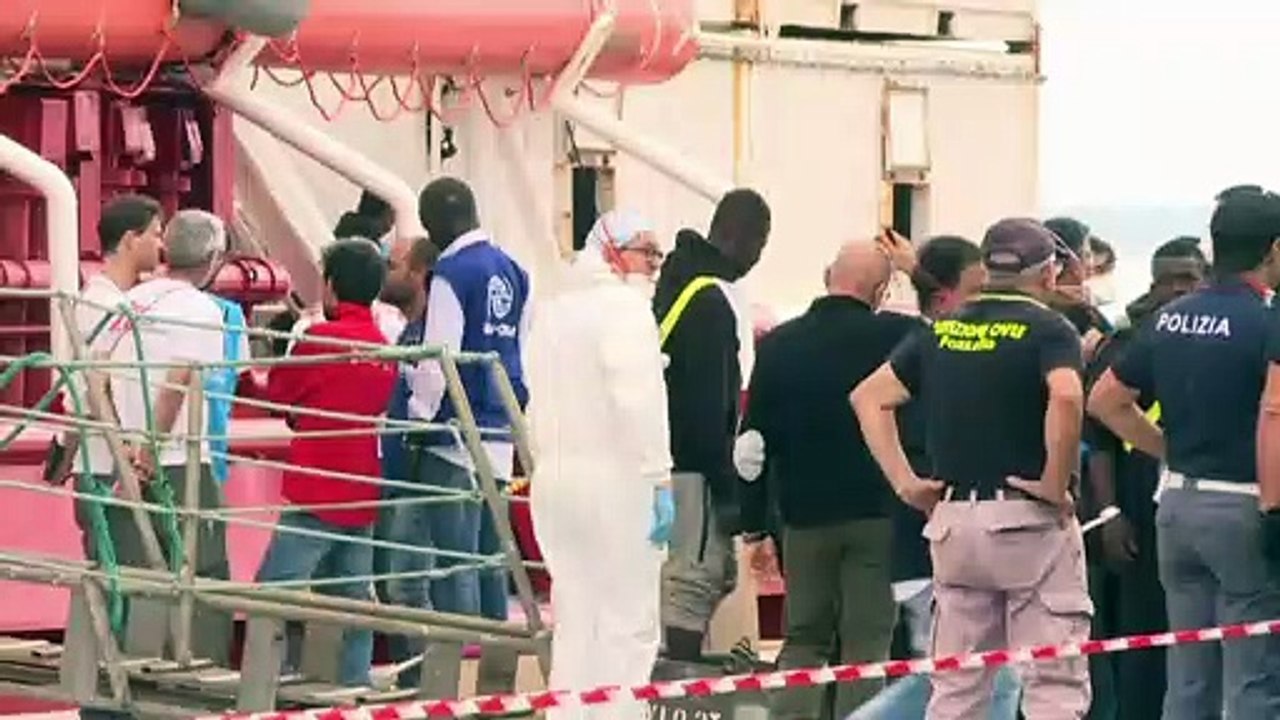 Número de chegadas de migrantes desce na Itália e Espanha e sobe na Grécia, Malta e Chipre