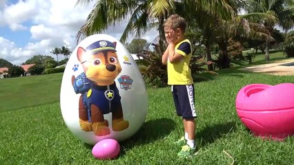 Diana and Roma play with Giant Surprise eggs