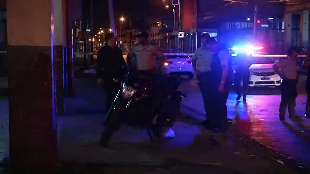 Sujeto intentó robar a transeúntes y recibió tremenda paliza en pleno centro de Guayaquil