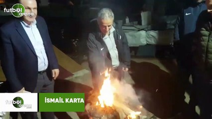 İsmail Kartal, odun ateşi başında