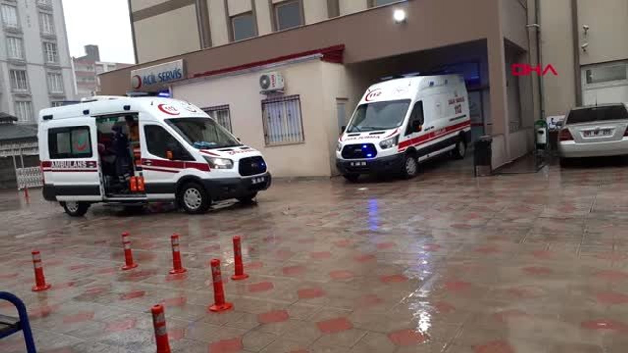 Adıyaman kahta'da otomobil ile minibüs çarpıştı 2 yaralı