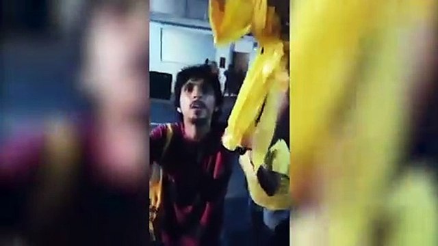 Así amenazan de muerte al dueño de un restaurante por quitar lazos golpistas de su local