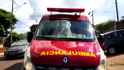 Jovem fica ferida após colisão entre carro e moto no Santa Cruz