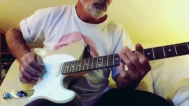 David Cantero de Informativos Telecinco tocando blues