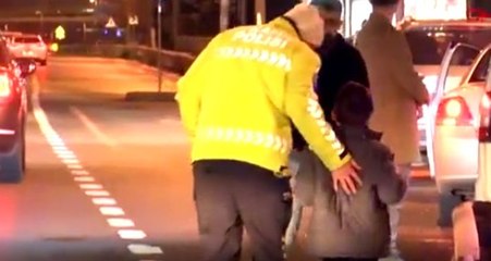 Polisi görünce yanındaki çocuğu kaza yerinde bırakıp kaçtı