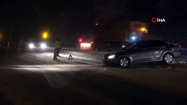 Bolu Dağı’nda kar yağışı etkisini artırdı, sürücüler zor anlar yaşadı