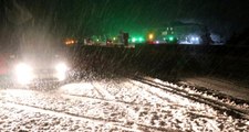 Bolu Dağı'nda kar yağışı etkisini artırdı! Ulaşımda aksamalara neden oluyor