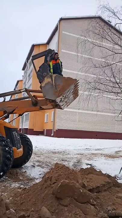 Construction Workers Rescue a Cat