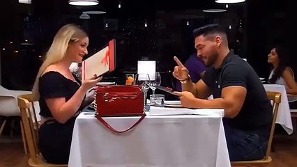 La chica más antipática de la historia de 'First Dates' ve aparecer a su cachas cita y sucede esto…