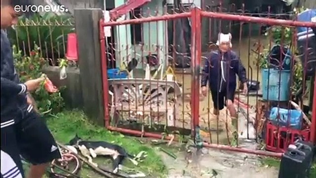 El Tifon Phanfone azoto varias partes de Filipinas dejando miles de personas atrapadas por las inundaciones