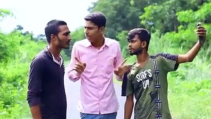 जब सेल्फी के लिए ट्रेन रोका ।{ social media a ( 240 X 240 )