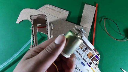 Como hacer una camioneta de carton de bateria USB con motor DC casero