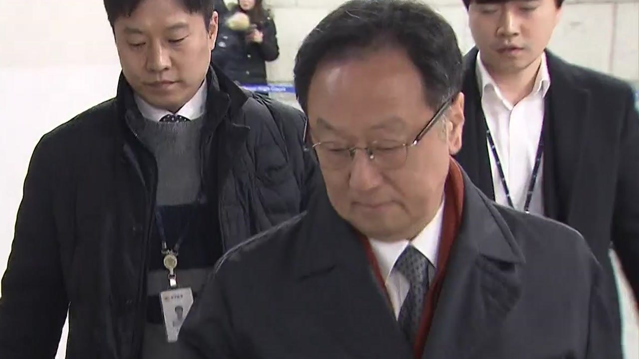 '인보사 의혹' 이우석 코오롱생명과학 대표 영장 심사...'묵묵부답' / YTN