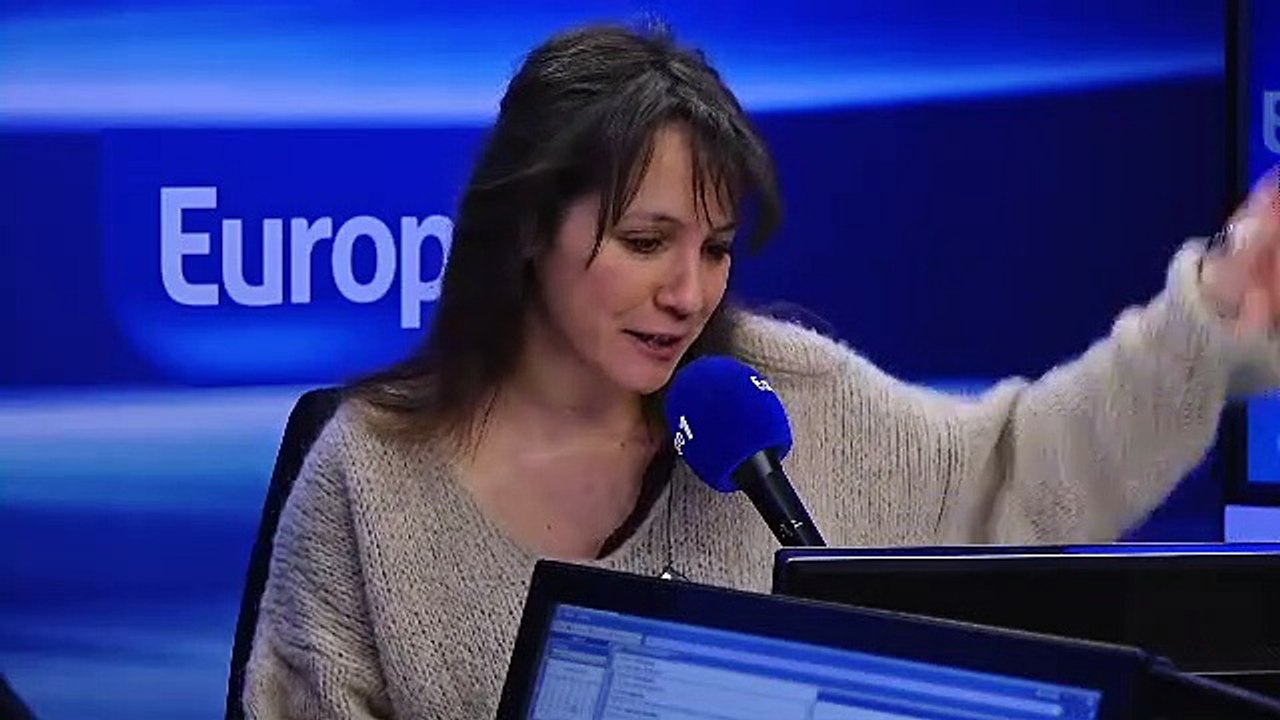 Éric-Emmanuel Schmitt, sur son meilleur Noël : "Quand mes parents m'ont offert un théâtre en bois, un coup de gong du destin"