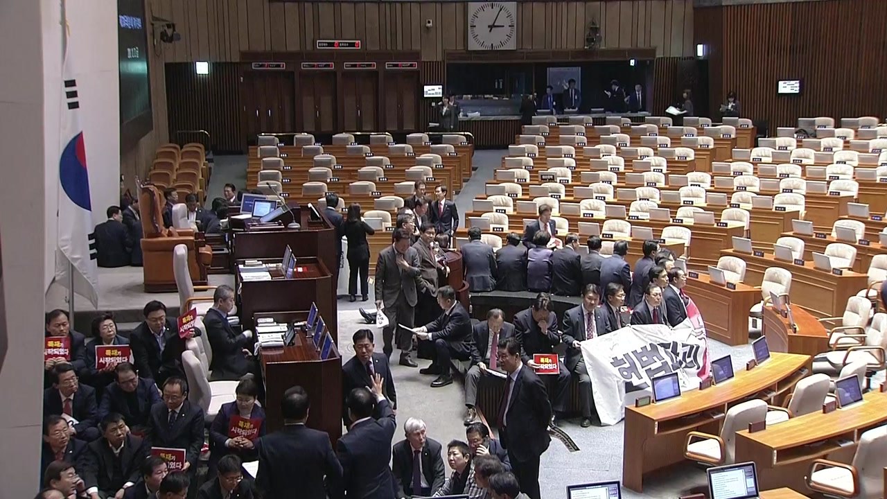잠시 뒤 본회의 개의...선거법 개정안 표결 / YTN