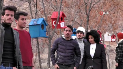 Öğrenciler ‘Uçan misafirler üşümesin’ diye ağaçlara yuva astılar