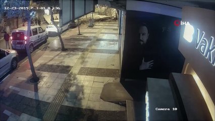 Fırtınanın uçurduğu çatı kamerada