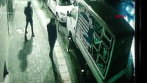 Güngören'de freni tutmayan minibüs duvara çarptı 3 yaralı