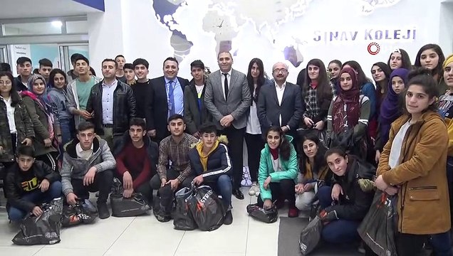 ’Yetimi Güldür ki Sen de Gülesin’ projesiyle 50 öksüz öğrenci ilk defa buz pateni yaptı