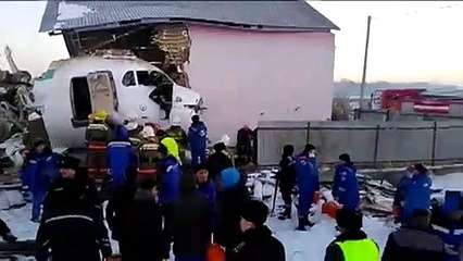 Download Video: Viele Tote und Verletzte bei Flugzeugabsturz in Kasachstan