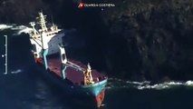 Sardegna, nave mercantile contro scogl,i monitoraggio della Guardia Costiera (26.12.19)