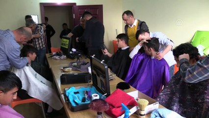 Öğrenci yurtlarının gönüllü berberleri - ÇORUM