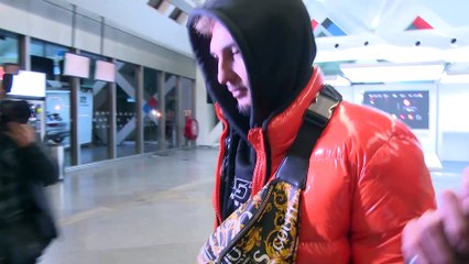 Omar Montes regresa de Cantora junto a una misteriosa chica