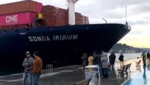 Son dakika: İstanbul Boğazı'nda yük gemisi karaya oturdu