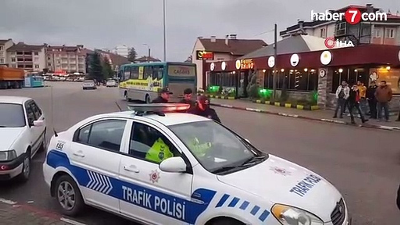 Karabük'te seyir halindeki otobüsün arka kapısından düşen kadın yaşam mücadelesini kaybetti