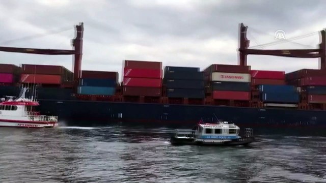 Yük gemisi İstanbul Boğazı'nda karaya oturdu (6) - İSTANBUL