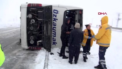 Karaman'da yolcu otobüsü devrildi 10 yaralı