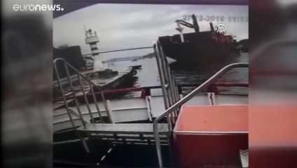 Τουρκία: Φορτηγό πλοίο προσέκρουσε στην ακτή του Βοσπόρου - ΒΙΝΤΕΟ