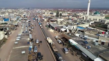 İdlib'de hava saldırıları durmasına rağmen sınırdaki sivillerin çilesi sürüyor (2)