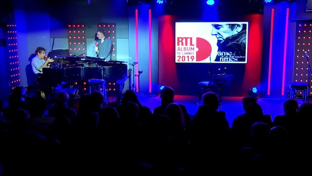 Le poirier d'Alain Souchon dans le Grand Studio de RTL