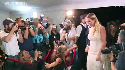 شاهد: سواريز يحتفل بعيد زواجه العاشر في حضور ميسي