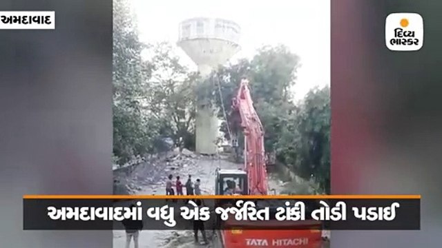 ડ્રાઈવ ઈન સિનેમા પાછળ ઉતારતી વખતે રહેણાંક મકાનના ફળીયામાં ઓવરહેડ ટાંકી પડી