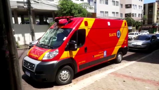 Mulher é socorrida após cair de escada no Centro