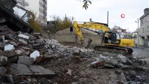 Çöken 4 katlı binanın enkazı kaldırılıyor