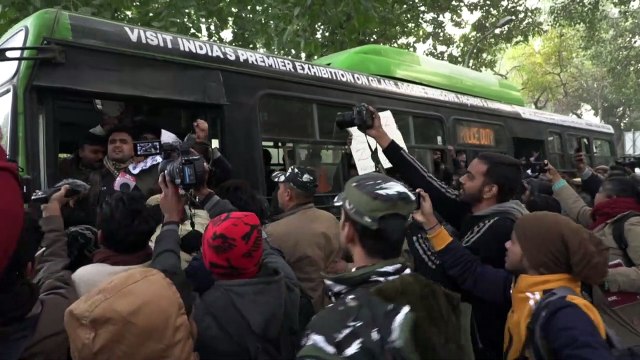 Detenções e confrontos na Índia