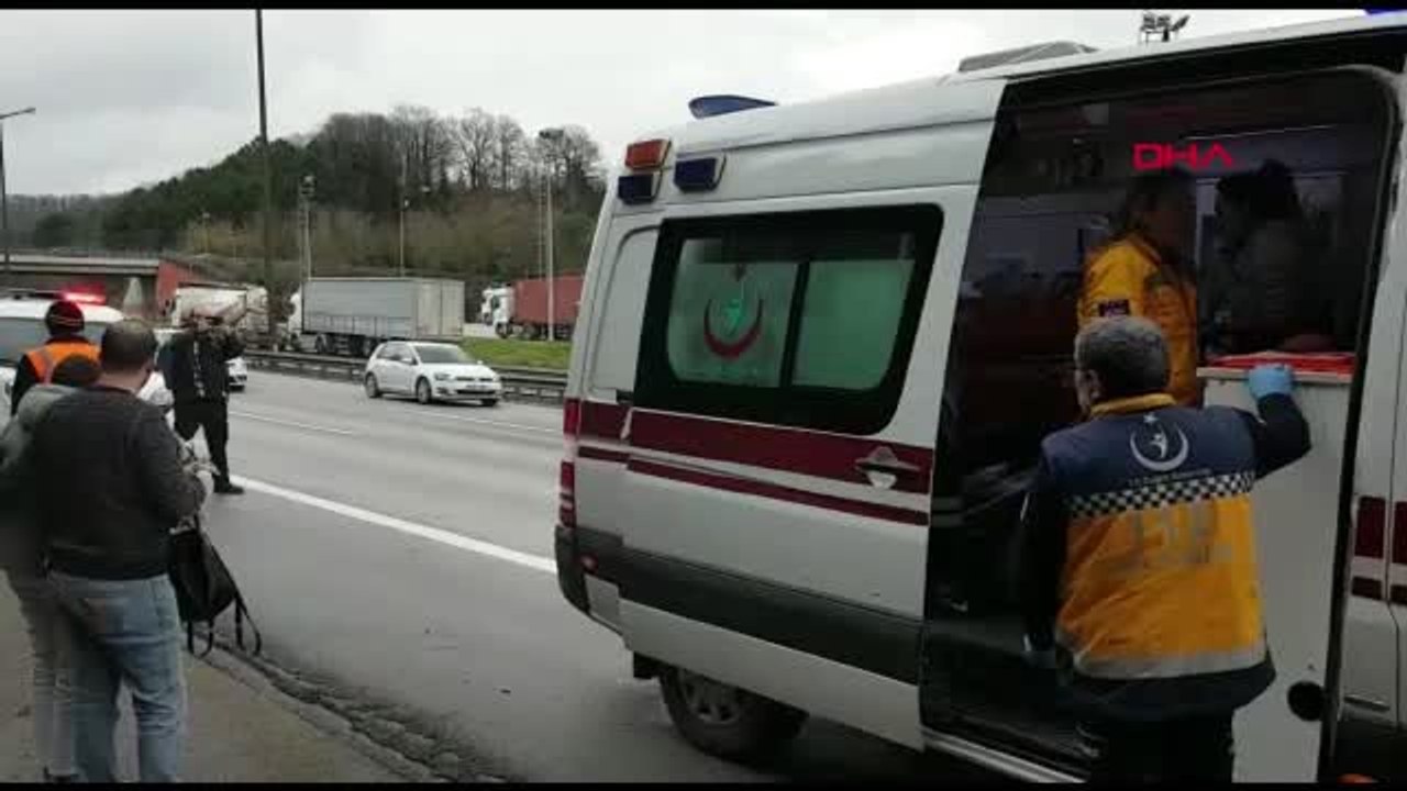 Sakarya mahir ünal'ın makam şoförü kaza yaptı 4 yaralı
